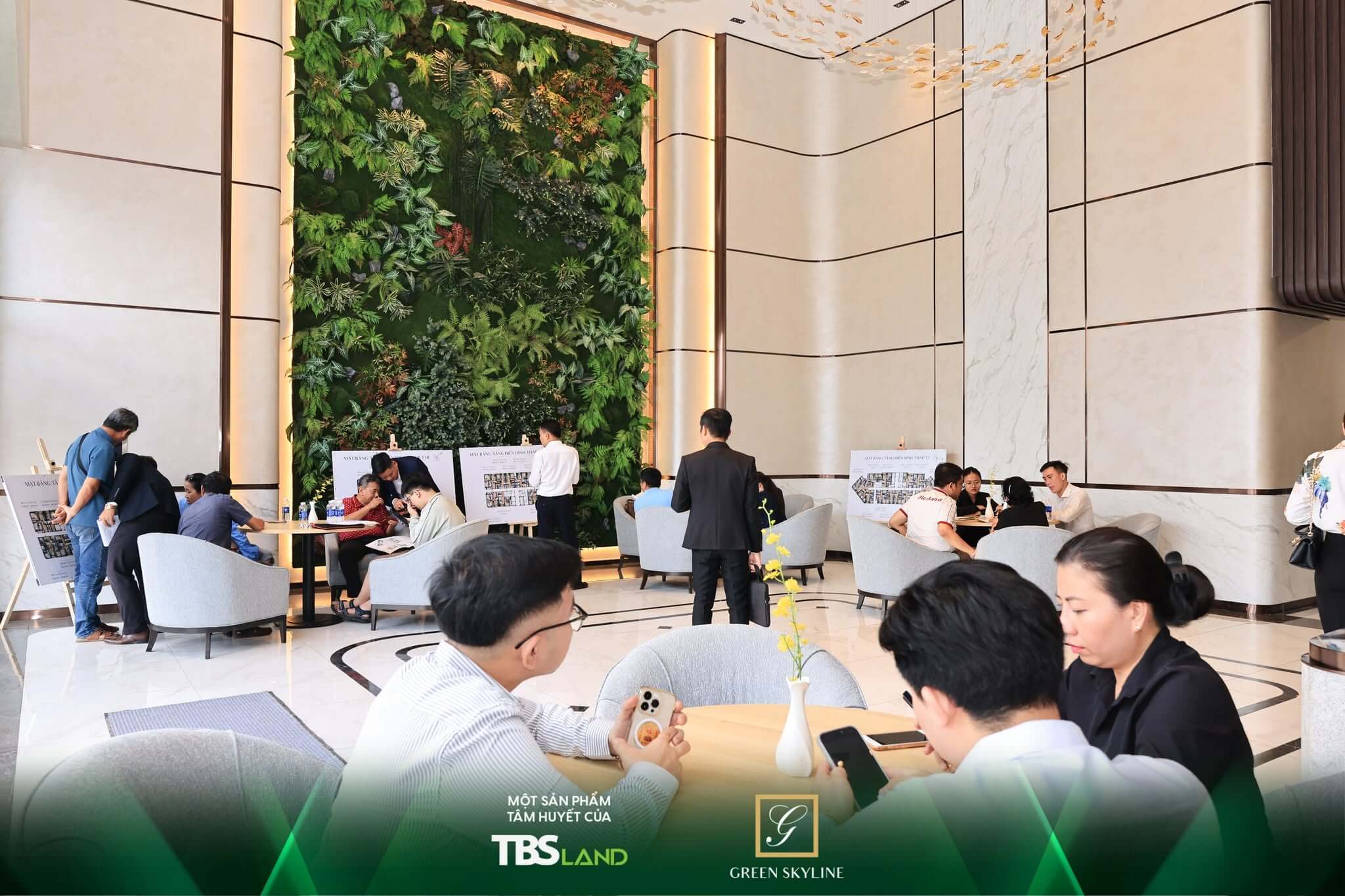 NHỊP SỐNG HIỆN HỮU QUA SỰ KIỆN "TỰ HÀO SẮC ĐỎ, GÕ CỬA NHÀ SANG - TRẢI NGHIỆM THỰC TẾ GREEN SKYLINE"
